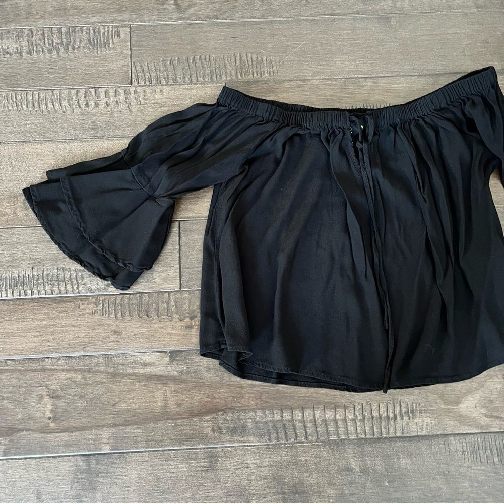 Forever 21 off the shoulder S Women’s black top F21 Blouse